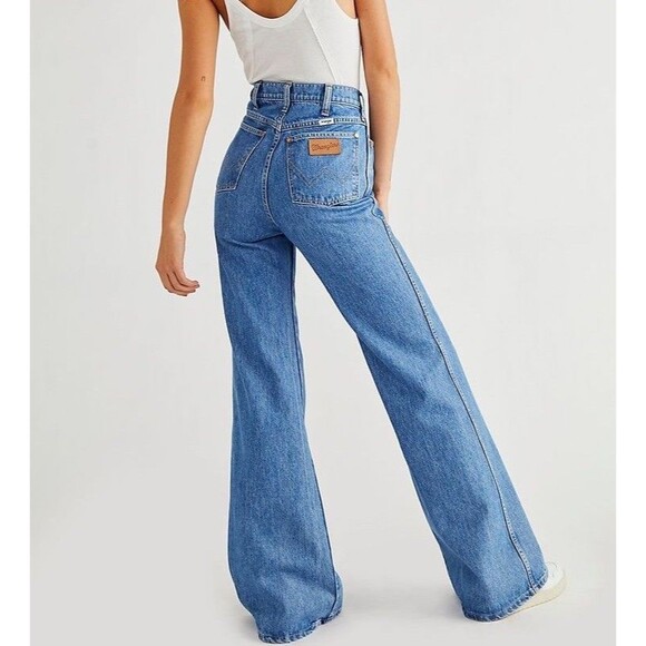 Wrangler Denim - Wrangler Wanderer High Rise Flare Jeans Medium Blue 622 - Womens 28 X 32